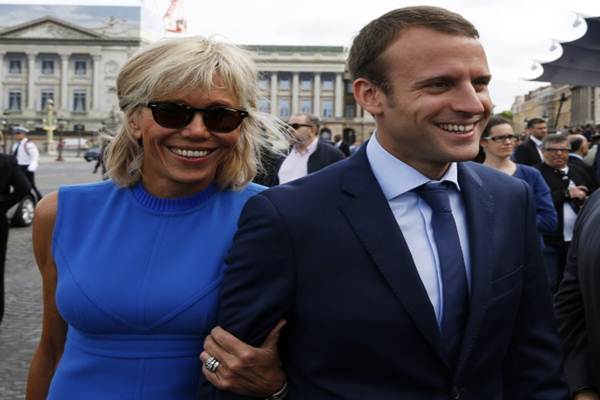 Istrinya 25 Tahun  Lebih Tua, Ini Cerita Pertemuan Presiden Macron & Brigitte