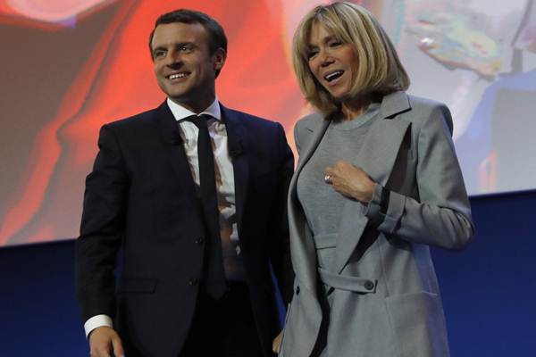 Istrinya 25 Tahun  Lebih Tua, Ini Cerita Pertemuan Presiden Macron & Brigitte