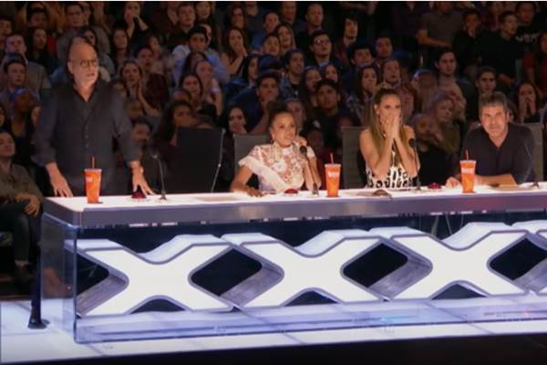 Wow! Pesulap Demian Bikin Simon Cowell dan Juri America's Got Talent Tercengang. Istri Demian Disebut Layak Dapat Oscar