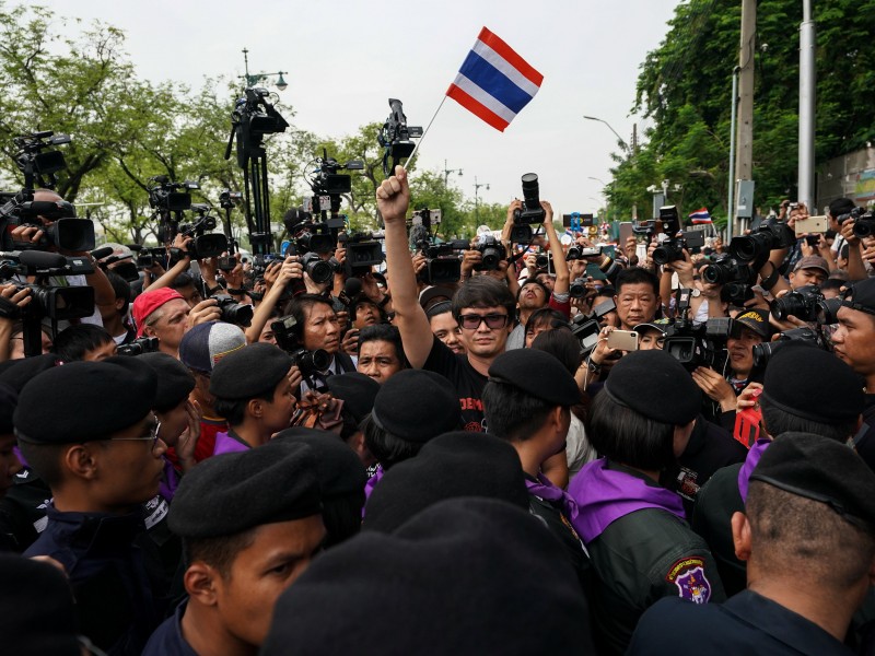 Warga Thailand Demo Menentang Pemerintah Junta Milter