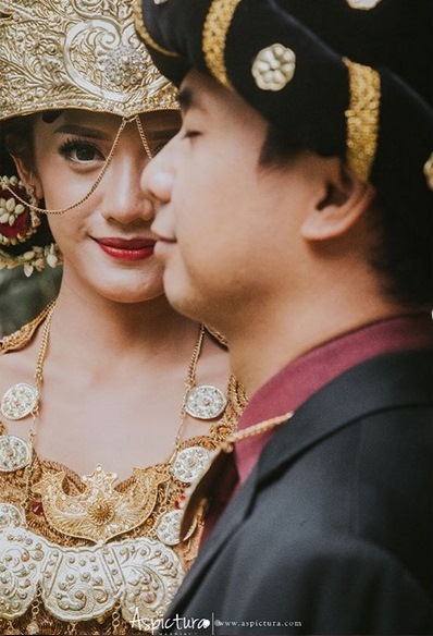 Raditya Dika Menikah 5 Mei, Foto-foto Preweddingnya Bernuansa Mandailing