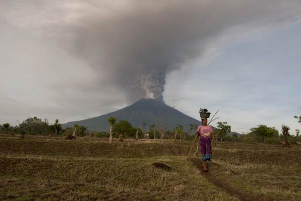 Kronologi Aktivitas Gunung Agung hingga Senin (27/11/2017)