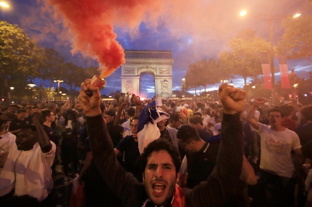 PIALA DUNIA 2018: Prancis Ke Final, Fans dan Polisi Bentrok di Champs Elysees 