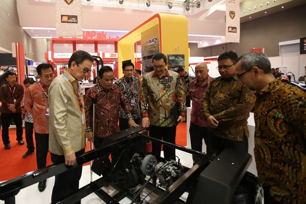 IIMS 2018 : Jokowi Kunjungi Booth Kiat Mahesa Wintor