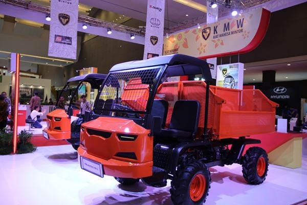 IIMS 2018 : Jokowi Kunjungi Booth Kiat Mahesa Wintor