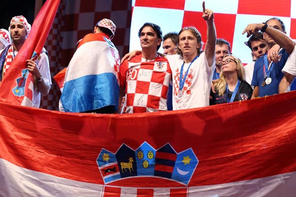 Ratusan Ribu Orang Sambut Pahlawan Les Bleus & Vatreni