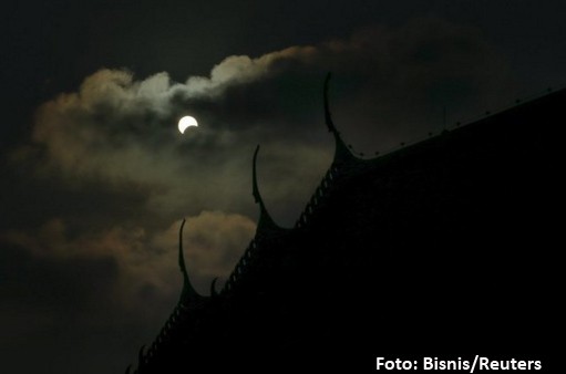 Inilah Foto-foto Gerhana Matahari di Negeri Tetangga