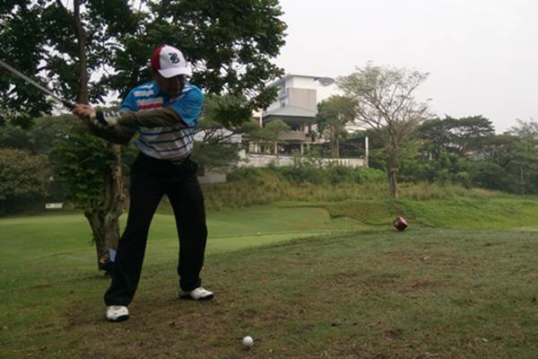 Bisnis Indonesia Gelar Turnamen Golf Perdana di Surabaya