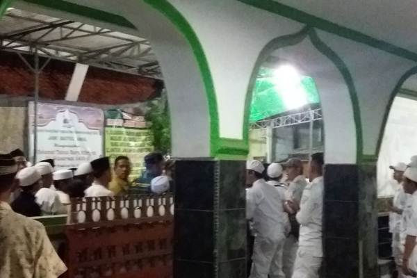 Habib Rizieq Pulang? Jemaah Istighosah Melimpah, Lalu Lintas Kamal-Cengkareng Macet