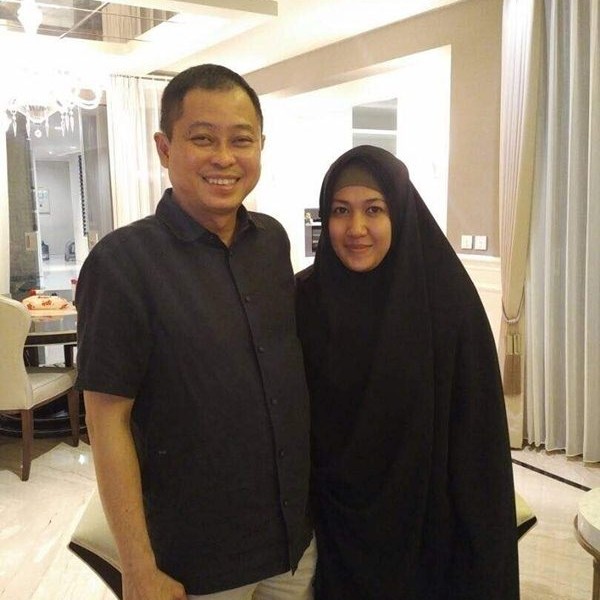 Viral, Ini Foto Menteri Jonan Bersama Adik Iparnya yang Pakai Jilbab Syar'i