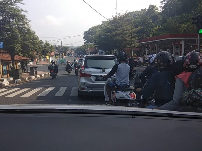 JELAJAH JAWA-BALI 2018: Pemudik Motor Penuhi Jalur Arteri Banjar—Tasikmalaya