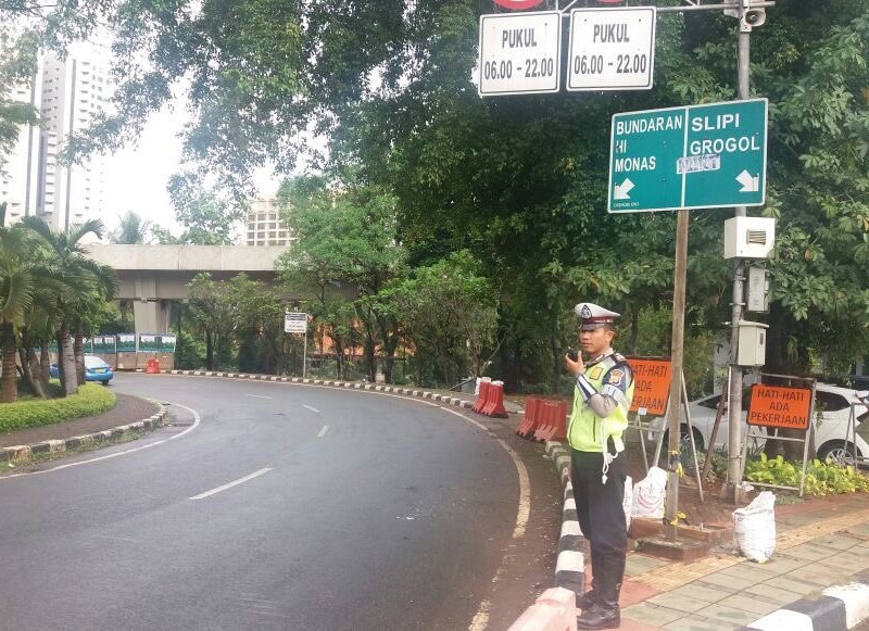 Foto-foto Jalanan Lengang di Jakarta dan Sekitarnya