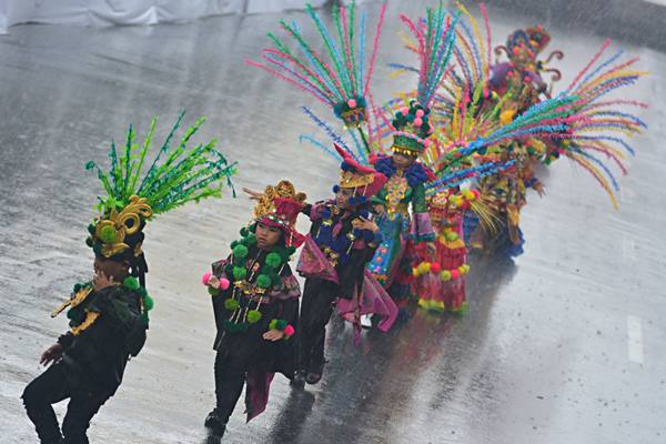 Indahnya Beragam Kostum Nusantara di Jember Fashion Carnaval ke-16