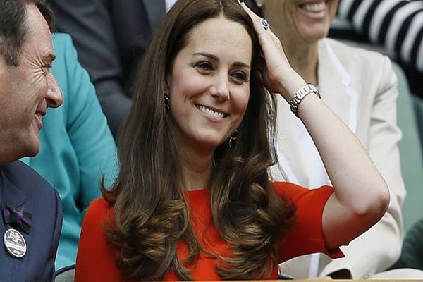 Foto-foto Kate Middleton Seksi Bergaun Merah di Wimbledon