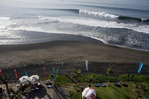 Pantai Keramas Dambaan Peselancar Mancanegara