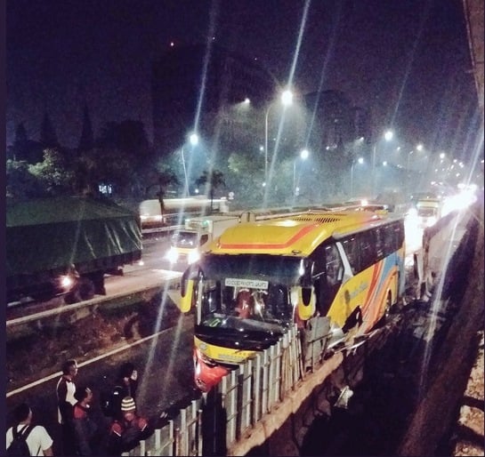 INFO LALU LINTAS: Pengemudi Innova Putih Tewas di Tol Tanjung Barat