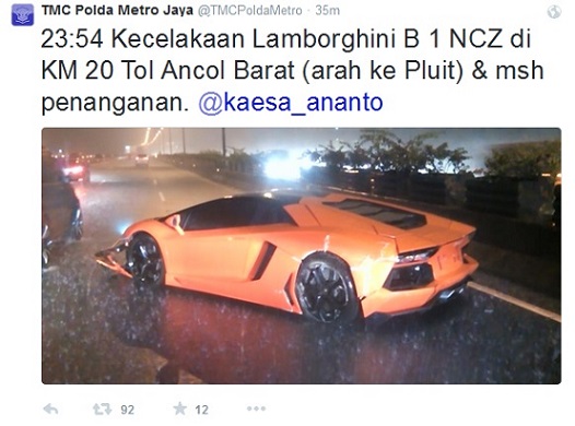 KECELAKAAN LAMBORGHINI DI TOL ANCOL: Foto dari Netizen