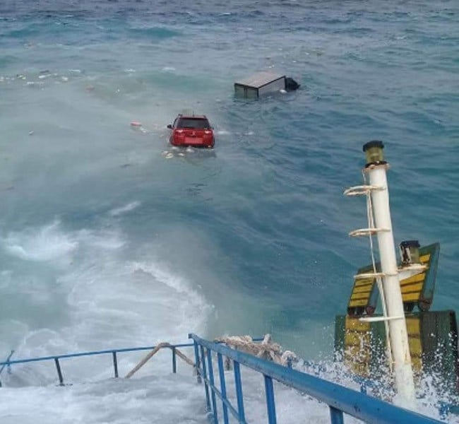 Lambung Bocor, Feri KM Lestari Maju Tenggelam di Selayar