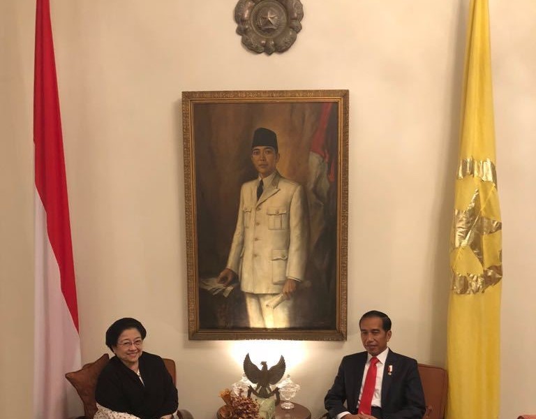 Megawati-Jokowi Santap Nasi Jambal dan Sate Ayam di Istana Batu Tulis