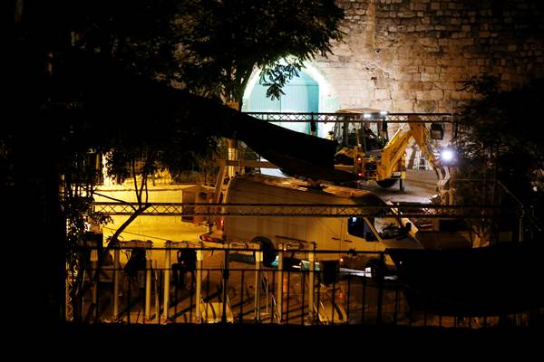 ISRAEL VS PALESTINA : Israel Bongkar Detektor Logam di Pintu Al-Aqsa