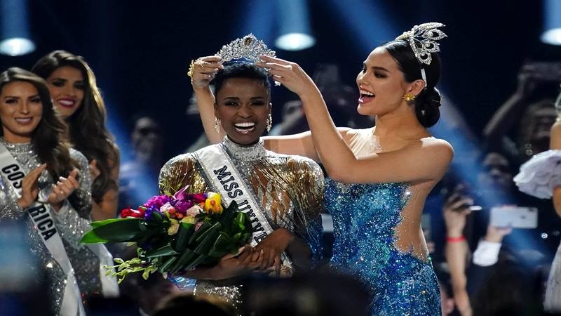 5 Terpopuler Lifestyle, Suami Iis Dahlia Pilot yang Angkut Motor Harley Selundupan dan Zozibini Tunzi dari Afrika Selatan Miss Universe 2019