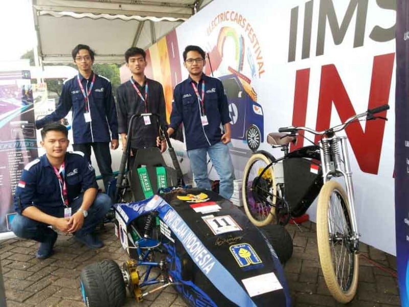 Persiapan Kompetisi di Jepang, Tim Mobil Listrik UII Dapat Suntikan Presiden Jokowi di IIMS 2018