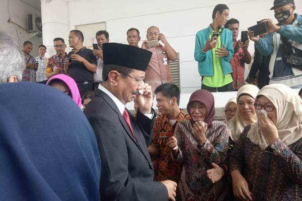 Gubernur Tengku Erry Nuradi Akhiri Masa Jabatan. Begini Keharuan yang Terekam