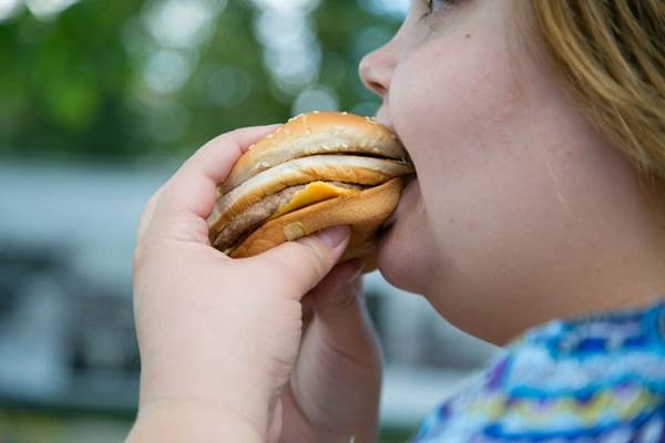 Ingat, Merokok dan Obesitas Lebih Bahaya dari Radiasi