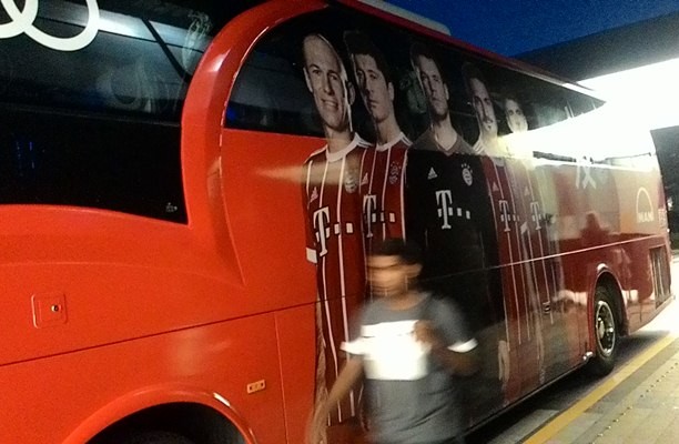 Meet & Greet dengan Pemain Bayern Munchen di Singapura Bikin Fans Sumringah