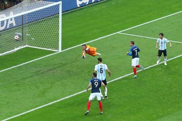 GOL TERBAIK PIALA DUNIA 2018: Pilihan Jatuh ke Gol Pavard Saat Prancis Hajar Argentina 4-3 