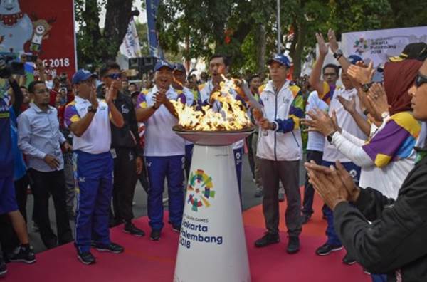 Api Asean Games Dibawa Istri Kapolri Menyelam di Raja Ampat