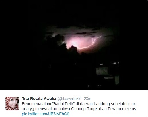 FOTO PENAMPAKAN KILAT DI LANGIT WILAYAH BANDUNG