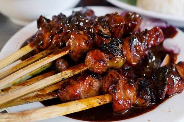 Sate Madura & Tari Merak Pikat Warga Athena