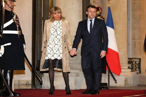 Istrinya 25 Tahun  Lebih Tua, Ini Cerita Pertemuan Presiden Macron & Brigitte