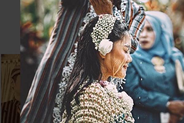 Nikah di Borobudur, Berikut Foto Pernikahan Vicky Shu & Ade Imam