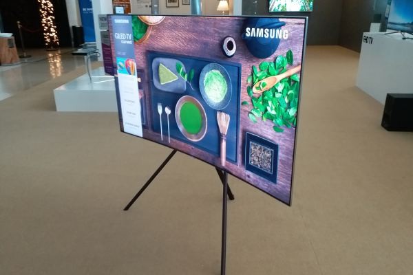 Aspek Desain dan Teknologi di QLED TV Samsung