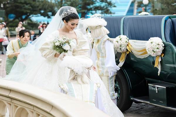 Cynthia Tan, Perancang Gaun Pengantin Stevi Agnecya, Stella & Sandra Dewi