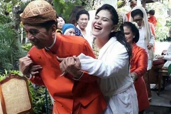 Prosesi Lengkap Pernikahan Kahiyang Jokowi-Bobby dari Kenduri hingga Resepsi