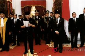 20 TAHUN REZIM SOEHARTO TUMBANG: Dilema Demokratisasi dan Ketimpangan