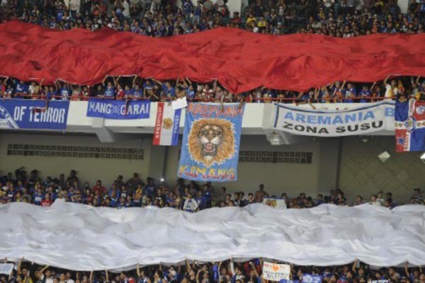 Bonek & Aremania Bergandeng Tangan di Piala Gubernur Kaltim