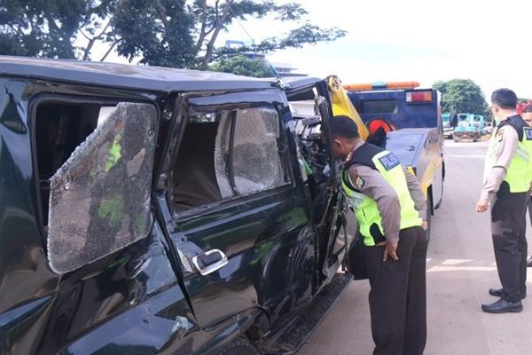 Korban 14 Orang, Begini Penampakan Mobil yang Hancur karena Tabrakan di Tol Cawang