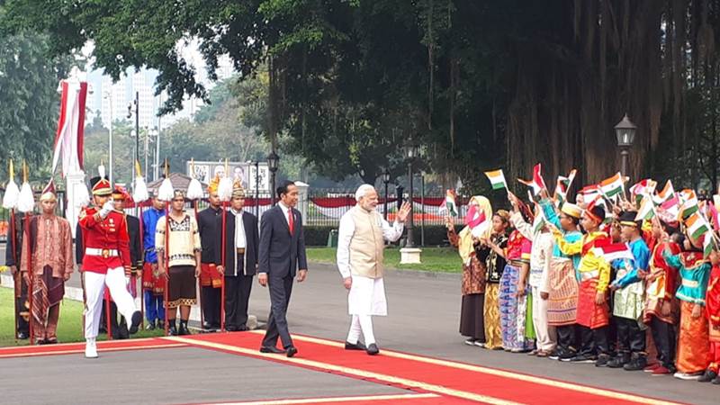 Presiden Jokowi Terima Kedatangan PM India Narendra Modi di Istana Merdeka. Ini Sejumlah Fotonya