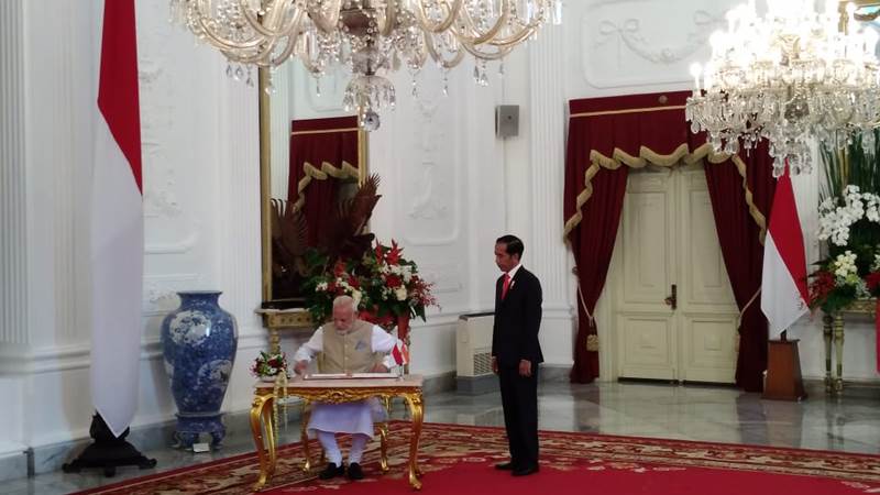 Presiden Jokowi Terima Kedatangan PM India Narendra Modi di Istana Merdeka. Ini Sejumlah Fotonya