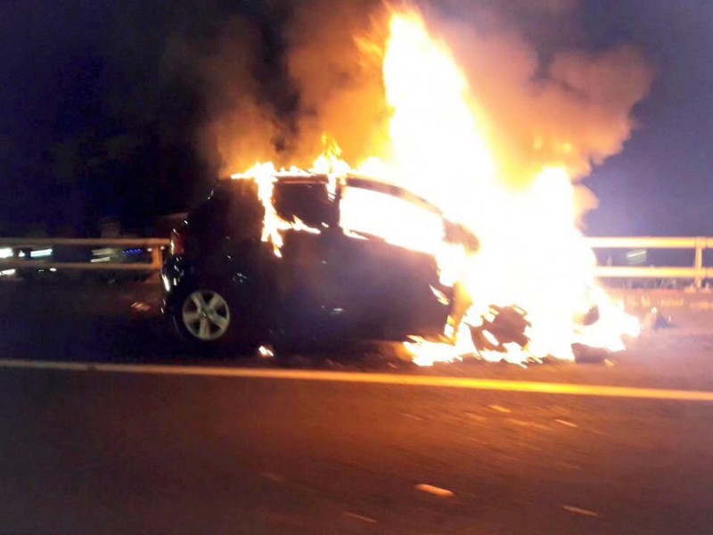 INFO LALU LINTAS: Mobil Terbakar, Tol Cawang Padat, PKL di Kalijodo Hambat Lalin