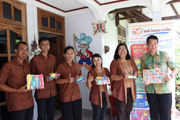 Bersama ABC Toys, Rita Indriana Raih Penghargaan Citi Microentrepreneurship Awards