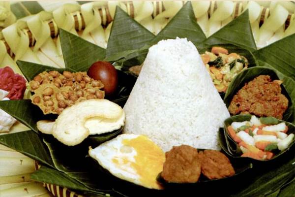 Makna 10 Tumpeng di Syukuran Pelantikan Sri Sultan Hamengku Buwono