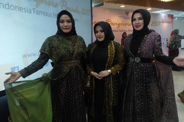 Baju Kurung Payakumbuh & Batik Trenggalek di Fashion Scout London