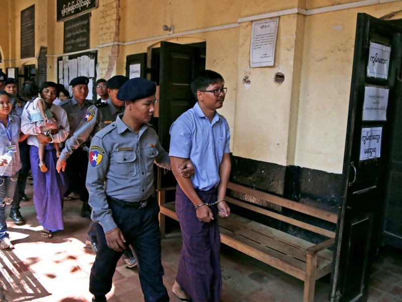 Investigasi Pembunuhan di Rakhine, 2 Wartawan Reuters Ditahan di Myanmar