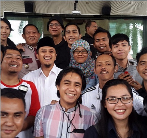 USTAD YUSUF MANSUR KE KPK: Selfie Dulu Ah & Jepret Foto Para Wartawan