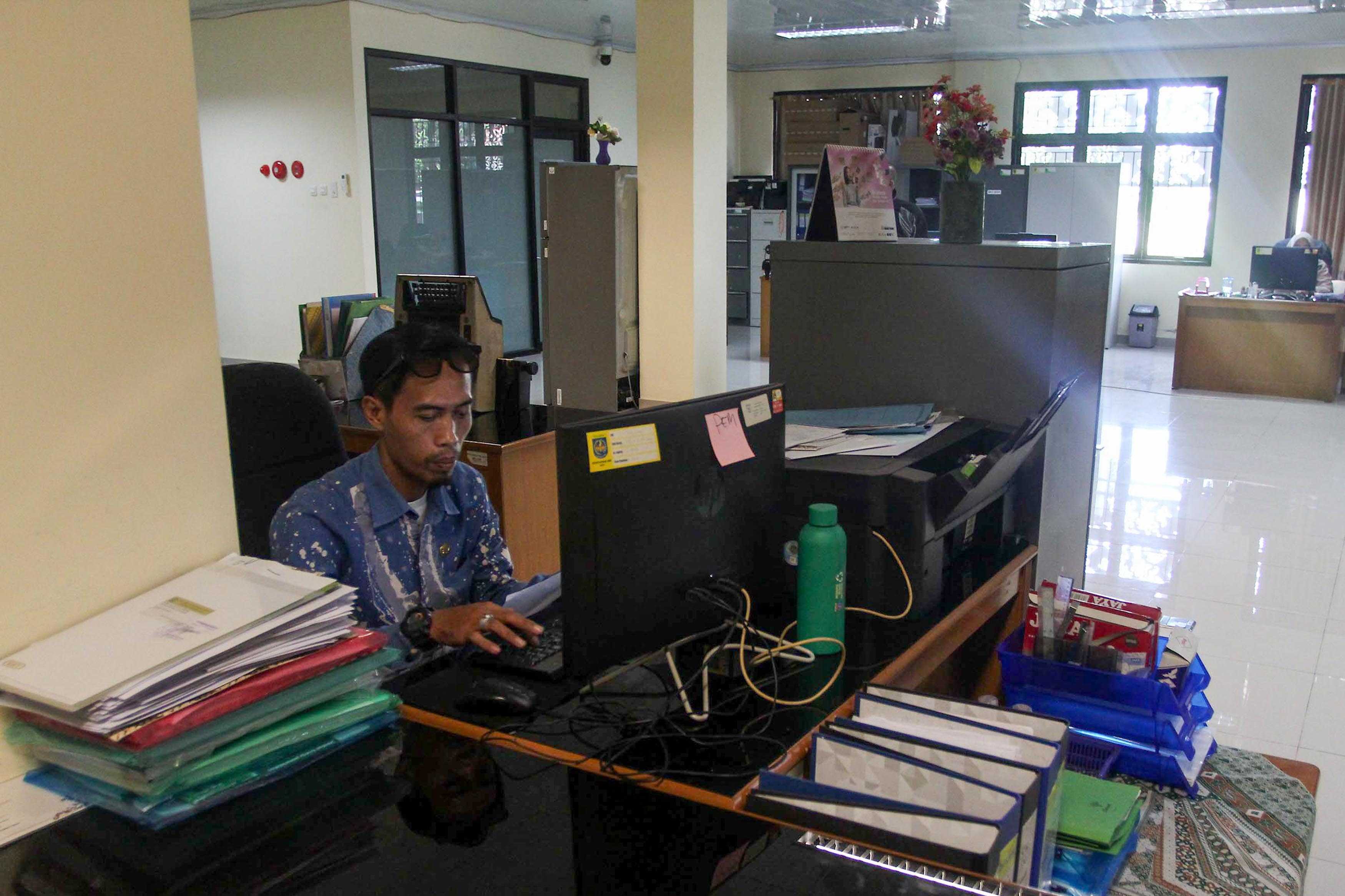 Foto-foto Suasana Jum'at Perdana WFH ASN Hari Ini, 10 April